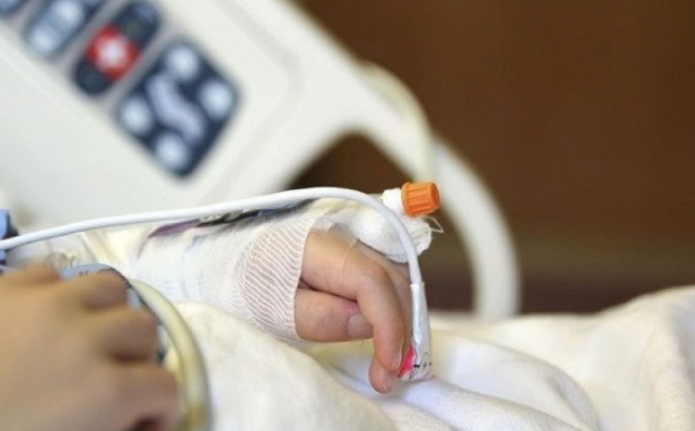 Trei nou-născuţi din ţara noastră INTUBAȚI. Bebelușii sunt bolnavi de COVID şi nu pot respira de sine stătător